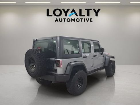 Used 2017 Jeep Wrangler Unlimited Rubicon w/ Cold Weather Group AWD/4WD image 5