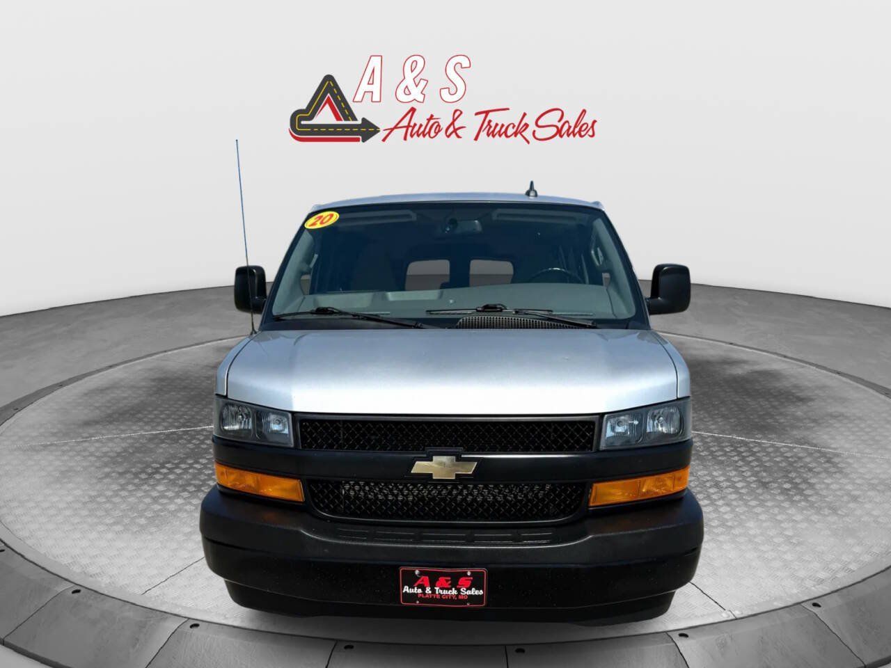 Used 2020 Chevrolet Express 3500 LS RWD image 2
