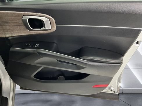 Used 2022 Kia Sorento S image 15