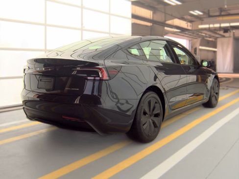 Used 2025 Tesla Model 3 Long Range AWD/4WD image 4