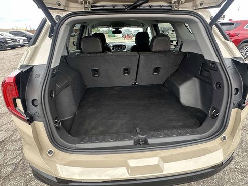 Used 2023 GMC Terrain SLE w/ Driver Convenience Package image 11