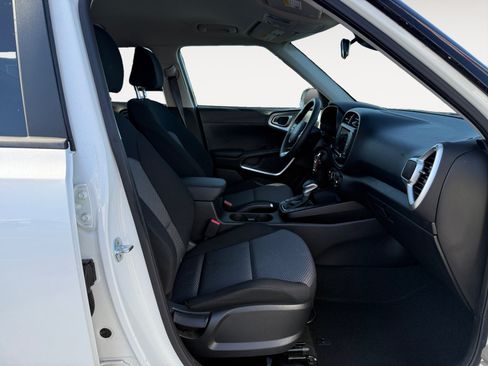 Used 2023 Kia Soul LX FWD image 19