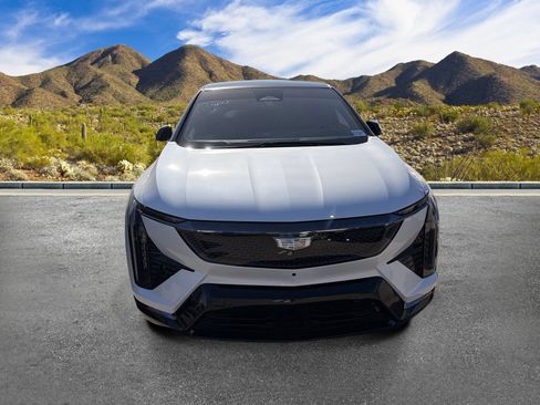 Certified 2025 Cadillac Optiq Sport 1 w/ LPO, ONYX Package AWD/4WD image 6