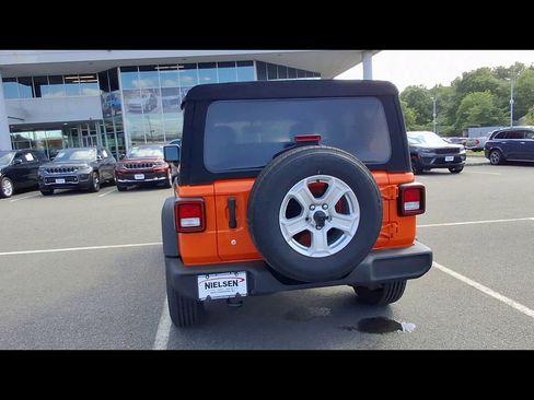 Used 2018 Jeep Wrangler Sport AWD/4WD image 7