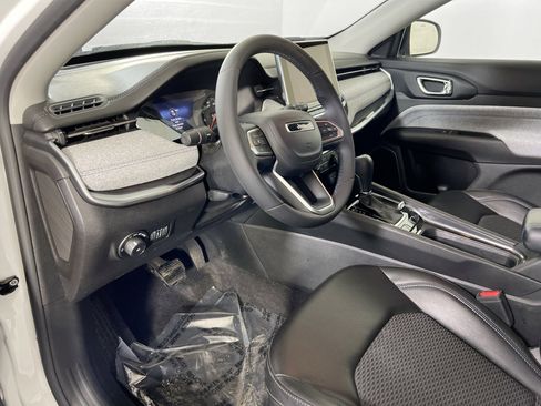 Used 2022 Jeep Compass Latitude image 9