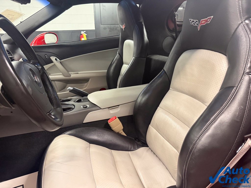 Used 2007 Chevrolet Corvette Coupe w/ Preferred Equipment Group RWD image 21