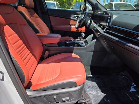 Used 2025 Kia Sportage SX image 10