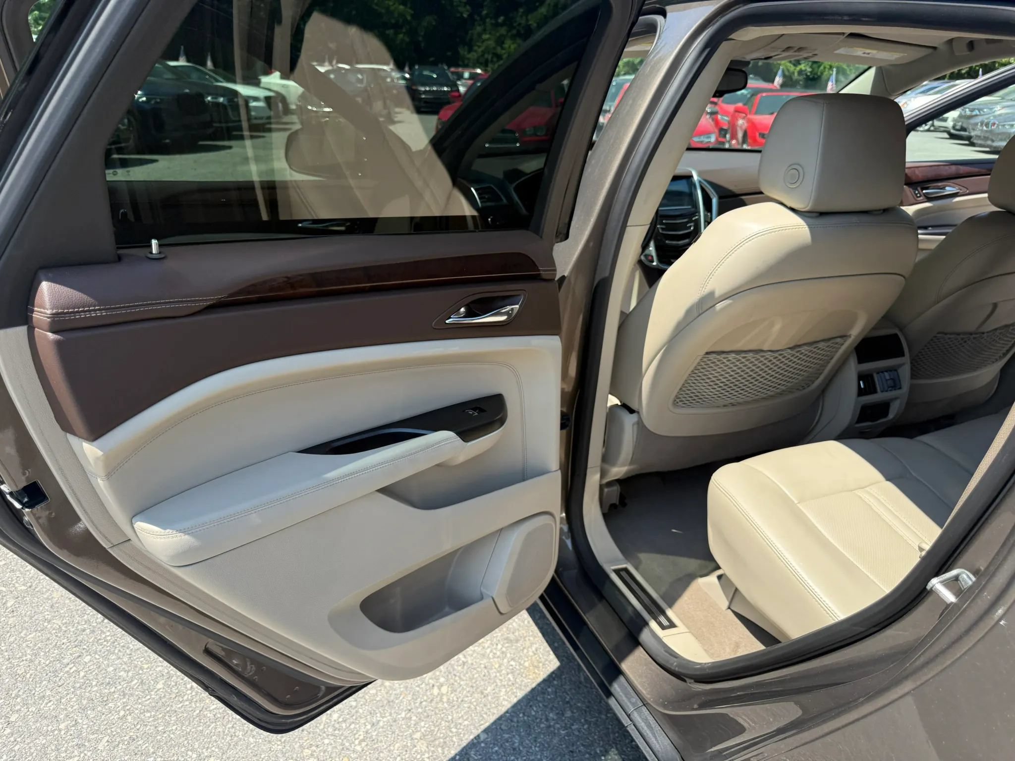 Used 2016 Cadillac SRX Luxury w/ Driver Awareness Package AWD/4WD image 15