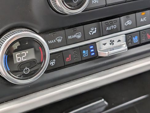 Used 2024 Ford Expedition XLT AWD/4WD image 18