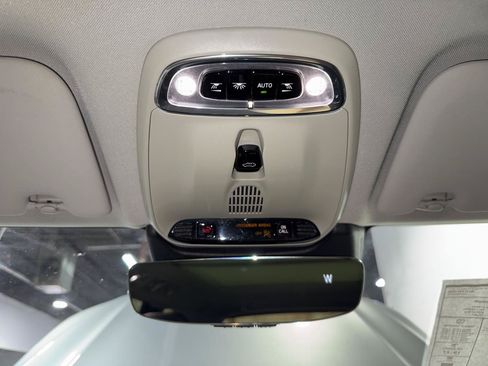 Used 2019 Volvo XC60 T6 Momentum w/ Multimedia Package AWD/4WD image 22