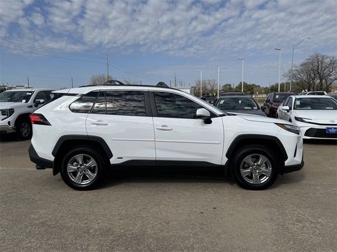 Used 2025 Toyota RAV4 XLE image 4