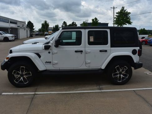Used 2024 Jeep Wrangler Unlimited AWD/4WD image 7