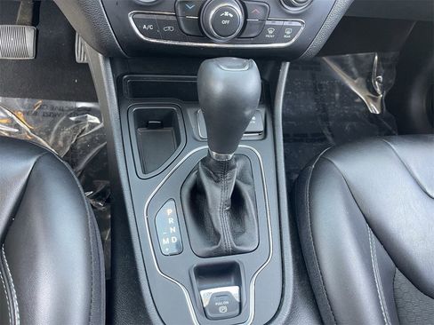 Used 2021 Jeep Cherokee Latitude Plus image 28