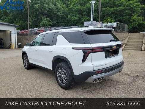 Used 2026 Chevrolet Traverse LT AWD/4WD image 3