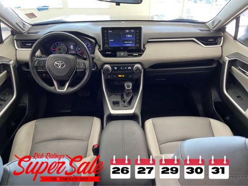 Used 2019 Toyota RAV4 XLE Premium image 17