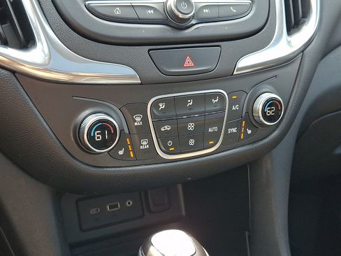 Used 2020 Chevrolet Equinox LT AWD/4WD image 18