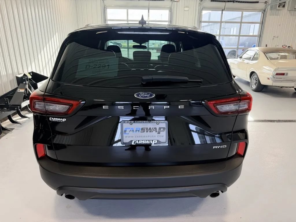 Used 2025 Ford Escape ST-Line Select AWD/4WD image 4