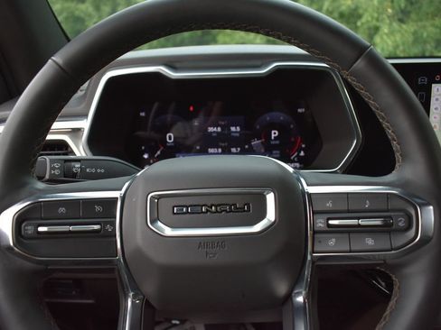 Used 2024 GMC Canyon Denali AWD/4WD image 18