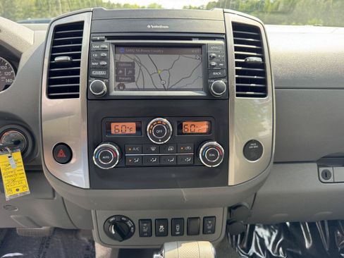 Used 2015 Nissan Frontier SL AWD/4WD image 4