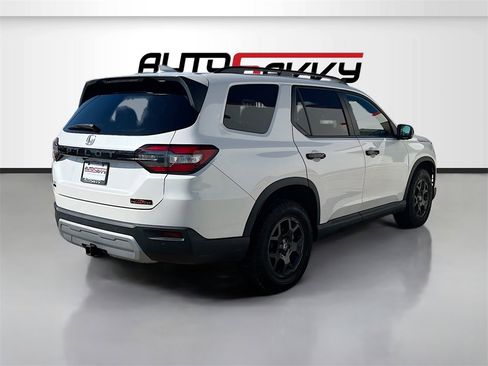 Used 2024 Honda Pilot TrailSport image 7