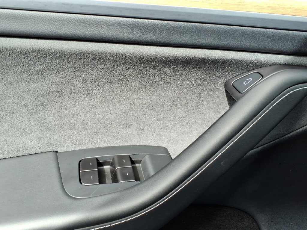 Used 2025 Tesla Model Y Long Range RWD image 36