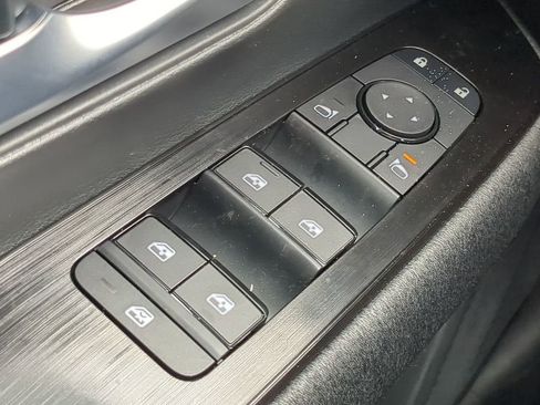 New 2026 Nissan Kicks SV w/ Charging Package FWD image 23