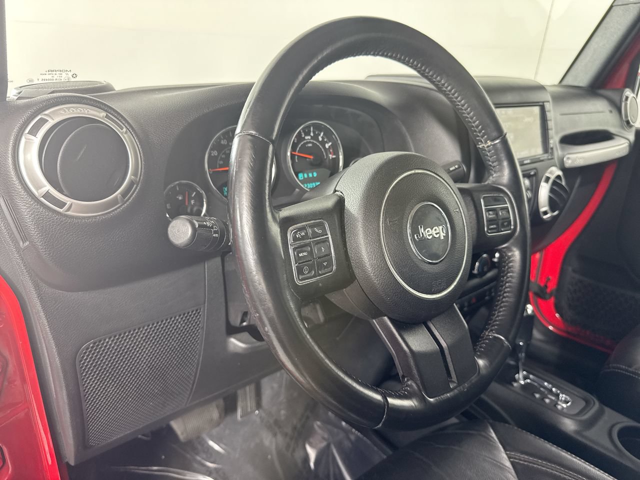Used 2017 Jeep Wrangler Unlimited Sahara w/ Connectivity Group AWD/4WD image 10