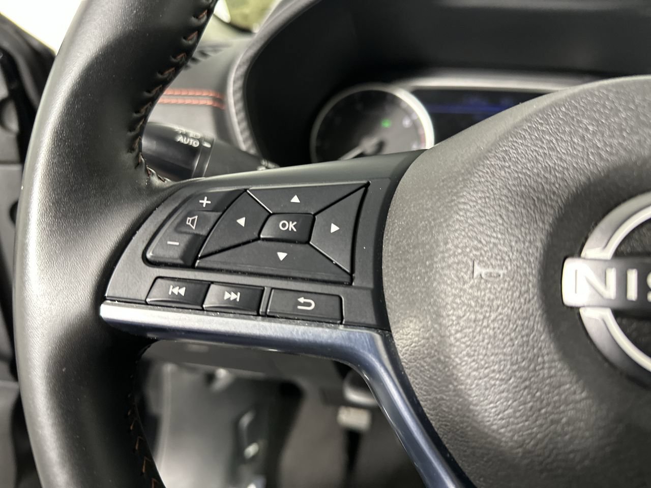 Used 2025 Nissan Sentra SR FWD image 7