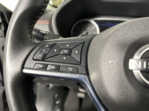 Used 2025 Nissan Sentra SR FWD image 7