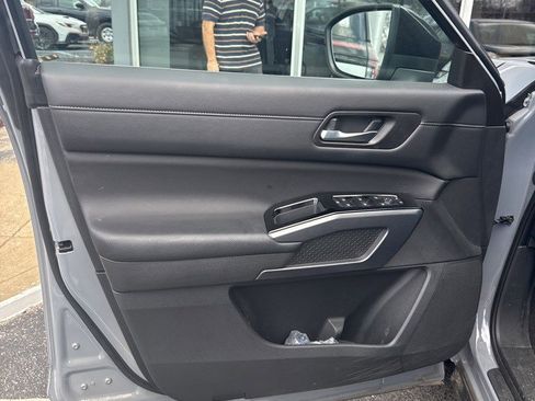 Used 2023 Nissan Pathfinder SL w/ SL Premium Package image 8