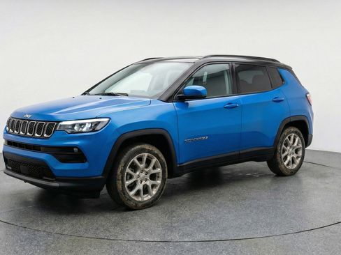 Used 2025 Jeep Compass Limited AWD/4WD image 3