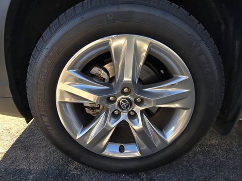 Used 2019 Toyota Highlander Limited image 6