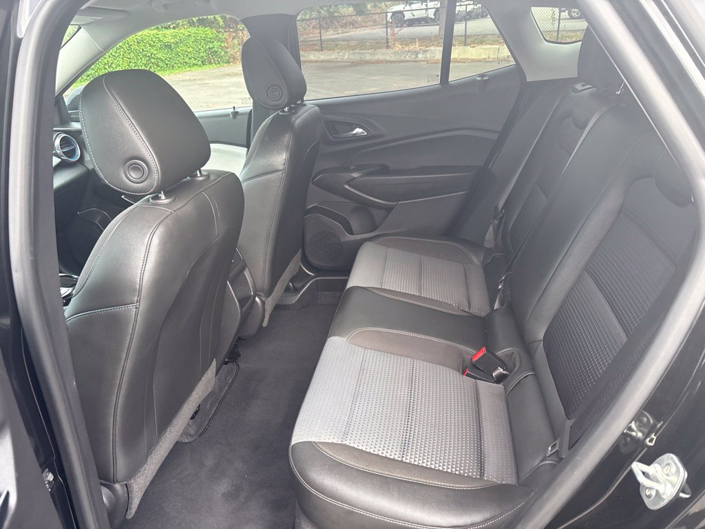 Used 2025 Chevrolet Trax LT FWD image 9