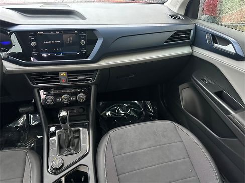 Used 2024 Volkswagen Taos SE image 18