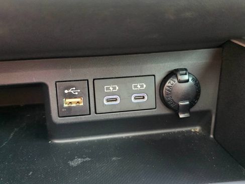 Used 2025 Toyota Highlander XLE FWD image 23