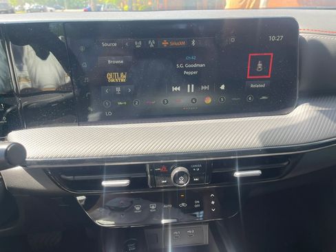 Used 2025 Nissan Kicks SR FWD image 18