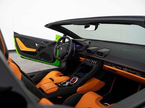 Used 2022 Lamborghini Huracan EVO image 24