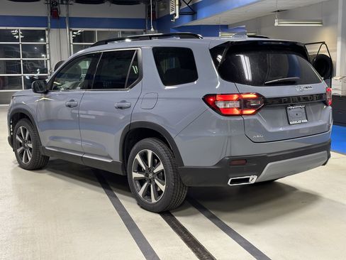 New 2025 Honda Pilot Touring image 6
