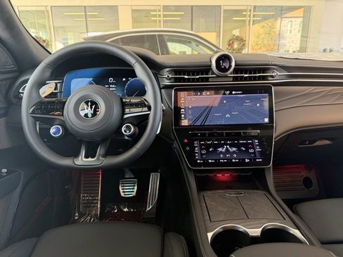 New 2025 Maserati Grecale Modena image 12