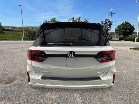 New 2026 Honda Odyssey Touring image 4