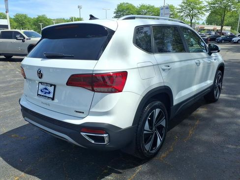 Used 2024 Volkswagen Taos SE w/ Panoramic Sunroof Package AWD/4WD image 7