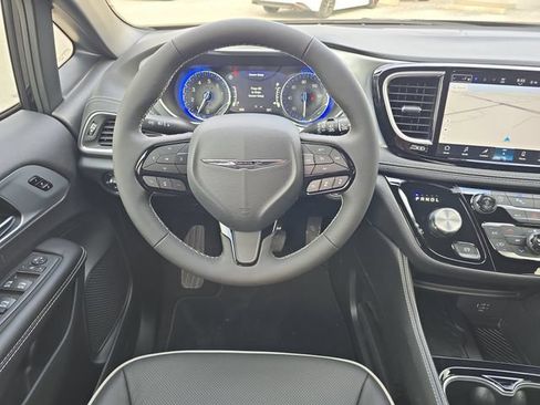 New 2026 Chrysler Pacifica Limited w/ S Appearance Package FWD image 10