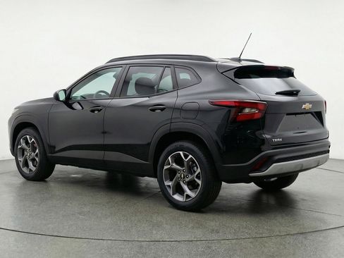 Used 2025 Chevrolet Trax LT image 6