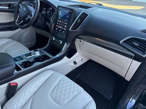 Used 2024 Ford Edge Titanium image 12