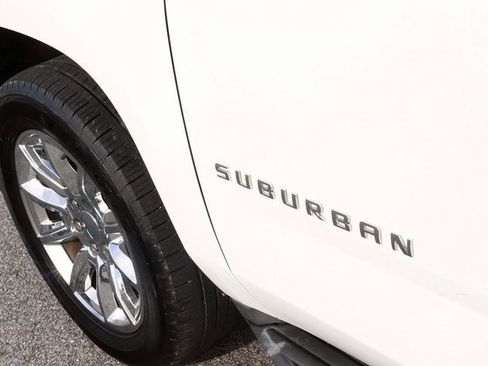Used 2016 Chevrolet Suburban LT image 8