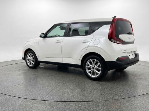 Used 2025 Kia Soul LX w/ LX Technology Package image 6