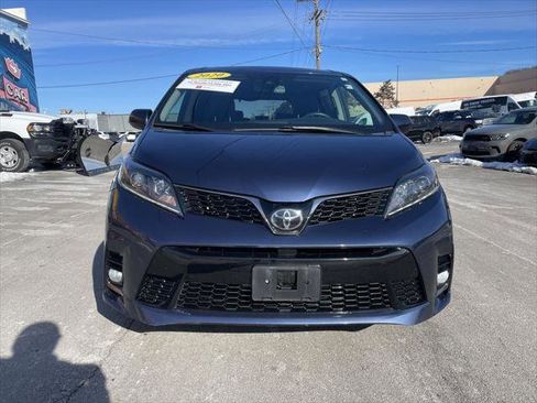 Certified 2020 Toyota Sienna SE w/ SE Preferred Package image 5