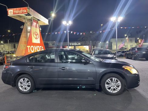 Used 2010 Nissan Altima Hybrid Sedan image 4