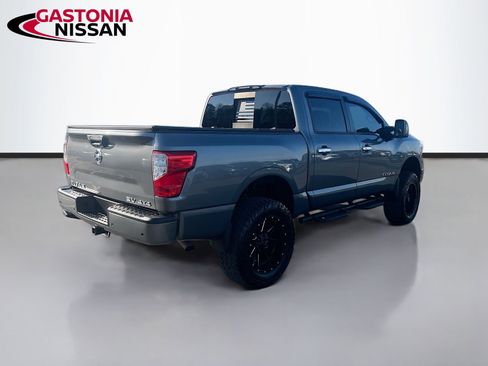 Used 2021 Nissan Titan SV w/ SV Convenience Package image 9