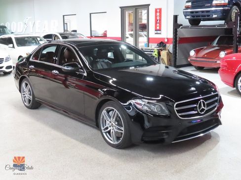 Used 2018 Mercedes-Benz E 300 4MATIC w/ Premium 2 Package (Q02) image 2